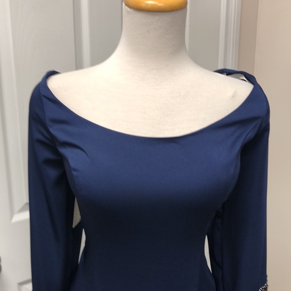 Elegant cocktail length dress - Picture 2 of 5